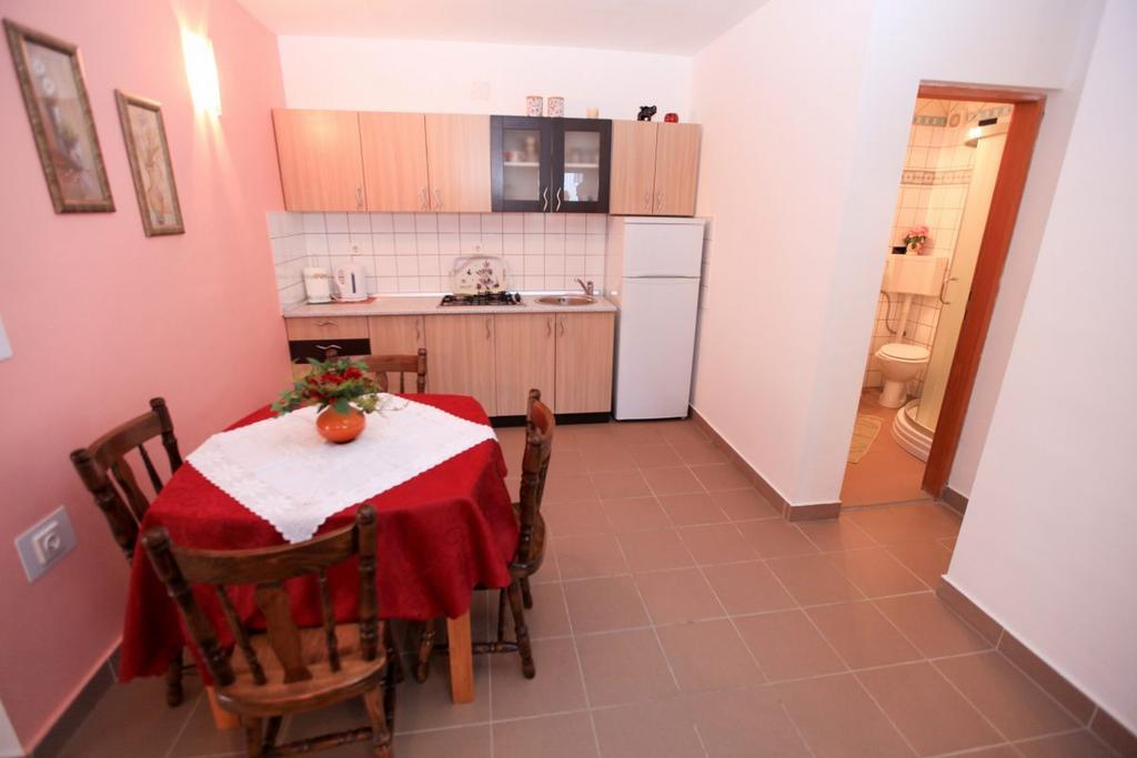 Apartments Franc Povljana Værelse billede